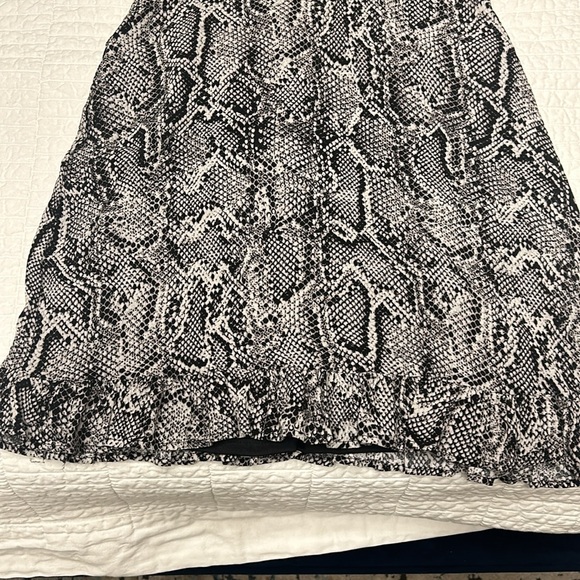 JUSTFAB deep V snake print dress - Picture 4 of 6